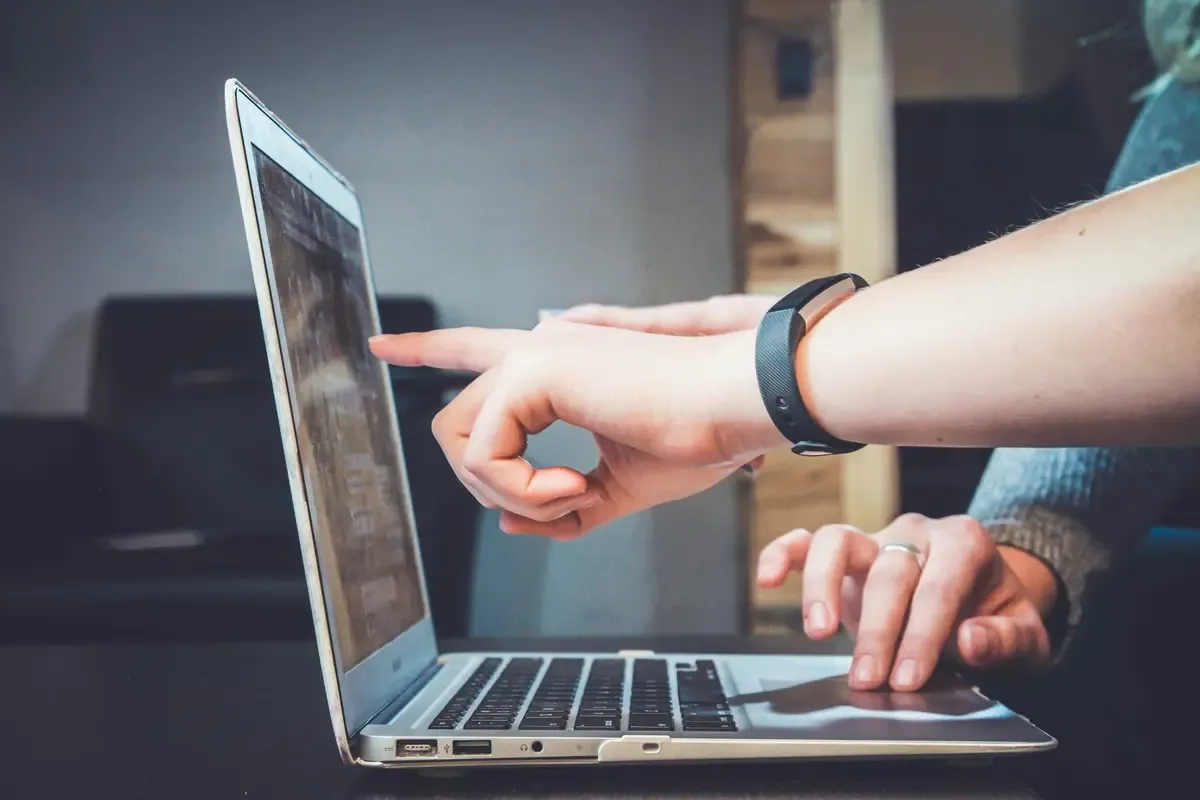 Empowering Business Success: The Synergy of BI and AI in Data Analytics